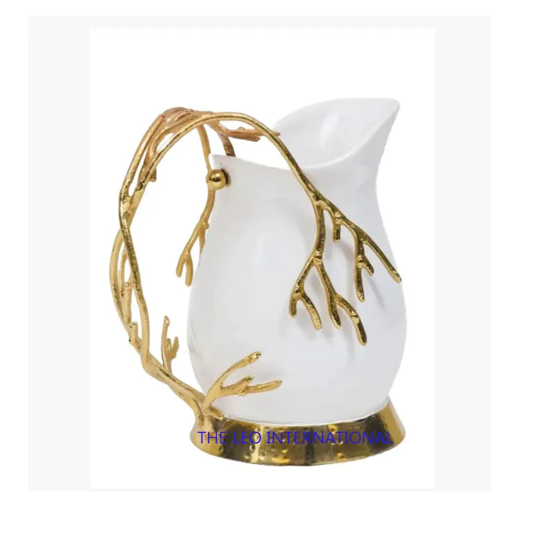 Jarra de chaleira branca de metal, de alta qualidade, com design, jarra de água de cabo dourado