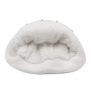 Bonnet unisexe blanc en tricot avec strass en forme de crâne, 100% acrylique, pour usage extérieur, bonnets chauds d'hiver - Product Image 2