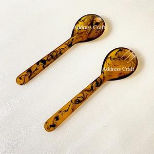 Juego de servidor de ensalada de resina de grado alimenticio ecológico logotipo personalizado tortuga resina ensalada cuchara utensilios de cocina recién llegado Servidor de resina ámbar - Product Image 3