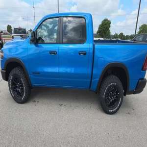 Camioneta Usada en Buenas Condiciones, OFERTA ESPECIAL, 2025 REBELS CREW 4X4 - Product Image 1