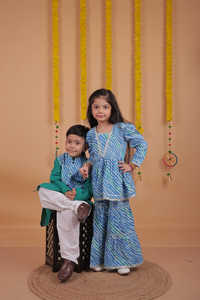 Conjunto de hermanos, chaqueta de pijama Kurta de algodón tradicional para niños, conjunto de Lehriya Sharara para Niñas para bodas Diwali disponibles - Product Image 2