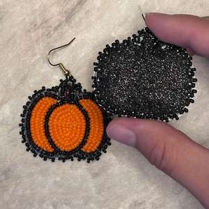 Pendientes de cuentas bohemias con flecos en cascada Andy de diseño turquesa, regalo de joyería único - Product Image 2