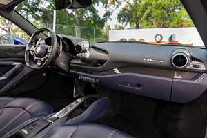 Sedán de Bajo Kilometraje, Impecable y Excelente, Volante a la Izquierda, Transmisión Automática, Asientos de Cuero, Interior Oscuro, Listo para Enviar - Product Image 4