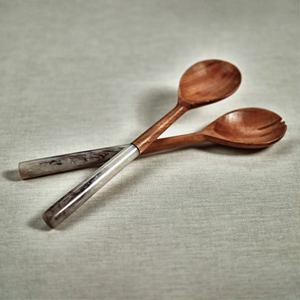 Juego de utensilios de cocina únicos hechos a mano de 2 servidores de ensalada de madera de mango Material natural excepcional para tus aventuras culinarias - Product Image 1