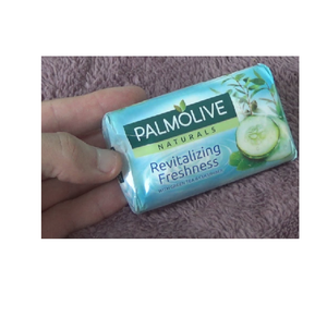 PALMOLIVE jabón té y pepino 90g ingredientes naturales para una piel sana Barra de baño diario precio asequible a granel para la venta - Product Image 1