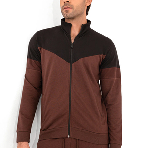 Trajes deportivos para hombre, suaves y transpirables, que ofrecen movimiento flexible, forma atlética y estilo limpio para práctica deportiva y uso diario. - Product Image 4