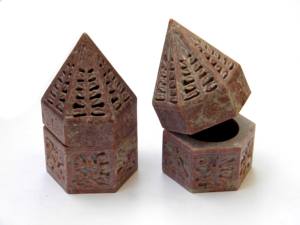 Porte-bâton d'encens coloré noir et naturel en cône brûleur de résine de pyramide d'encens en stéatite naturelle indienne brûleur Palo Santo - Product Image 4