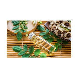 100% Huile de graines de moringa naturelle pure Huile de support biologique pressée à froid de haute qualité pour cheveux - Product Image 1