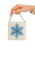 Pochette perlée flocon de neige de Noël sac à main de soirée perlé bleu et blanc fait à la main pour les fêtes de vacances et les événements d'hiver