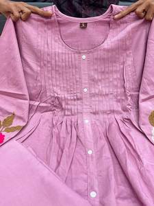 Ensemble Kurta et pantalon en soie Chanderi de qualité supérieure, entièrement brodé, avec découpe fantaisie de qualité supérieure, pour le bureau ou les occasions spéciales. - Product Image 5