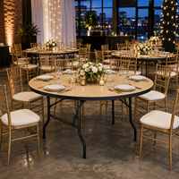 Table ronde pliante en plastique blanc disponible pour les événements en plein air, les mariages décontractés, les banquets et les fêtes
