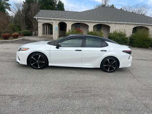 Toyota Camry XSE Turbo 2018, Sedán Automático con Motor V6 de 3.5L, Asientos de Cuero, Techo Corredizo Panorámico, Faros LED y Cámara Trasera - Product Image 3