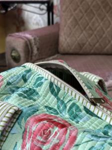 Sac de voyage de grande taille fait à la main nouveau sac à dos de sport matelassé en coton imprimé fermeture éclair multi-usage bagage de sport personnalisé - Product Image 5