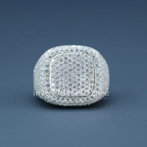 Bague Hip Hop en argent sterling 925 personnalisée de luxe avec clarté VVS Moissanite diamant taille brillant pour les mariages et les fêtes - Product Image 1