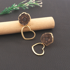 Belle collection de quartz solaire noir avec pendaison en forme de coeur doré charme boucle d'oreille goutte en gros bijoux en laiton approvisionnement - Product Image 3