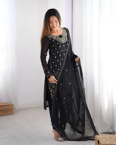 Robe Anarkali de créateur noire Prêt-à-porter Costume Salwar avec ensemble de Kurtis de mariage traditionnel Dupatta pour les fêtes - Product Image 2