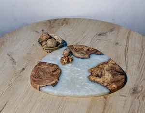 Tabla de cortar para pizza de resina de madera de acacia de forma redonda ecológica y tabla de cortar con asa para plato de pizza - Product Image 6