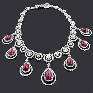Collier classique en or blanc 18 carats de créateur, certifié IGI, rubis de 36,26 carats, diamant taille brillant serti à griffes de 74,83 carats, poids total pour - Product Image 1