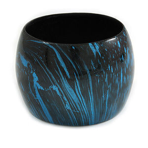 Bracelet manchette en céramique et résine fait main, noir avec motif marbré bleu, qualité supérieure, bijou unisexe classique pour femme - Product Image 1