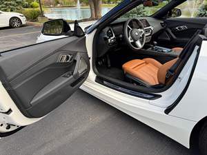 2025 Z4 M40i Manual de 6 Velocidades, Paquete Hands Chalter - Product Image 2