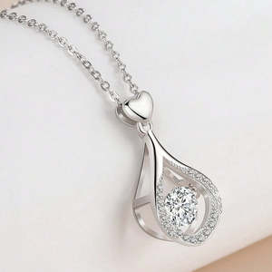 Colgante de Corazón con Cadena, Chapado en Oro de 18K, con Engaste de Bisel Moderno para Compromiso o Boda, con Zirconia - Product Image 3