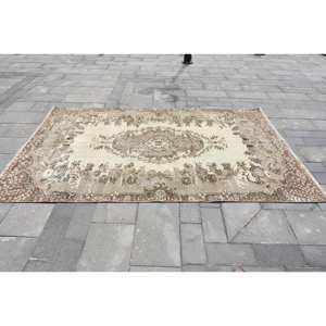 Tapis turc classique vintage Beige marron 5.5x8.5 pieds fait à la main en laine avec motif de patchwork en latex pour chevet - Product Image 3