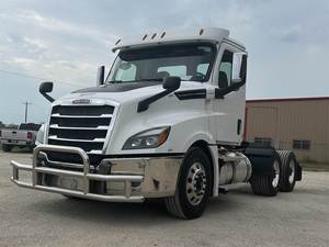 รถบรรทุก Freightliner Cascadia 126 Day Cab รุ่นขายดี - เครื่องยนต์ Detroit 450 แรงม้า เกียร์อัตโนมัติ Dt12 12 สปีด รถบรรทุกมือสองสำหรับขาย - Product Image 2