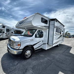 Autocaravanas Usadas Clase C 2025, Casas Rodantes con Cocina, Baño y Espacio para Dormir Completos, 6 Pasajeros, 3 Años de Garantía OEM - Product Image 1