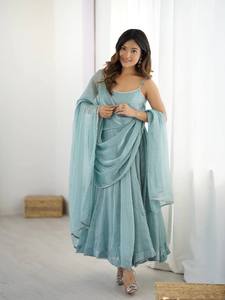 Nuevo Traje Anarkali de Seda Crunch con Dupatta para Bodas y Fiestas, Disponible en Grandes Cantidades - Product Image 2