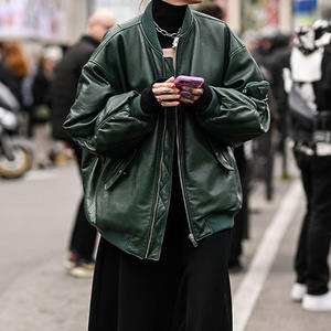 แจ็คเก็ตเบสบอลผ้าซาตินสไตล์ชิคาโกของผู้หญิงแจ็คเก็ตผ้าซาตินสไตล์ทีมตัวแทนตัวแทนมหาวิทยาลัยออกแบบโลโก้ได้ตามต้องการ - Product Image 3