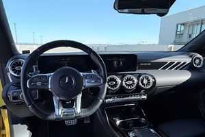 AMG CLA35 2020, faible kilométrage, moteur silencieux, transmission, toit ouvrant panoramique, phares LED, prêt à être expédié - Product Image 2