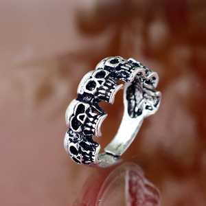 Bague unisexe de haute qualité, tendance gothique, multi-têtes de mort en laiton, plaqué argent oxydé, style punk et motard, bague statement, vente en gros - Product Image 5