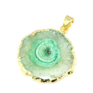 Colgante de Moda Bohemia con Piedra de Cuarzo Solar Verde, Forma Elegante, Chapado en Oro de 18K, Joyería de Latón para Mujeres y Niñas - Product Image 2