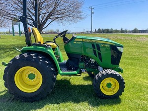 Tracteur John For Deere 3033R d'occasion à vendre - Product Image 2