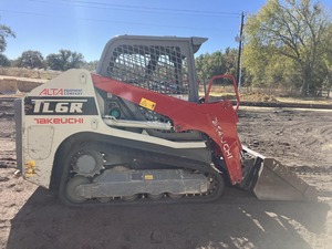 Chargeuse compacte sur chenilles Takeuchi TL6R avec moteur diesel Kubota, hydraulique d'origine, boîte de vitesses PLC et roulement de moteur haute performance - Product Image 4