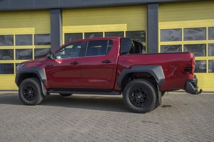 Toyota Hilux 2025 Automática Gasolina 4 Plazas Asientos de Cuero Luces LED 75k-100k Millas en Venta - Product Image 4