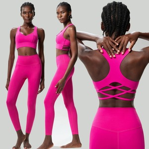 Nuevo conjunto de 2 piezas de calidad superior para mujer, chándal de entrenamiento de diseño de tendencia, conjunto de Yoga de gimnasio al por mayor con estilo ajustado - Product Image 1
