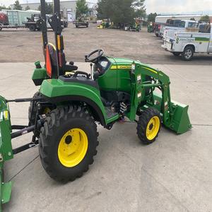 Tracteur compact John Deere 2032R de qualité supérieure, conçu pour une longue durée de vie, une consommation de carburant optimale et une maniabilité excellente. - Product Image 6