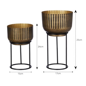 ที่ปลูกโต๊ะโลหะสีดำทรงกลมแบบโมเดิร์นพร้อมขาตั้งสำหรับในร่มสีเขียวตกแต่งบ้านมีสไตล์และจัดแสดงบนโต๊ะจากอินเดีย - Product Image 4