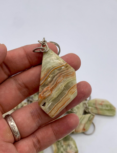 Llavero de Ónix Hecho a Mano, Llavero de Calcita de Ónix Pulido, Accesorio de Piedra de Pakistán, Llavero de Piedra de Mármol - Product Image 3