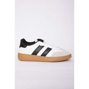 Zapatillas Deportivas Transpirables Blancas y Negras con Detalle de Franja Lateral - Product Image 6