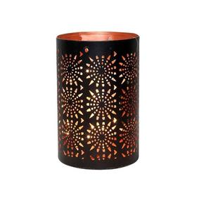 Bougeoirs votifs rustiques en métal avec un design d'inspiration vintage apportant chaleur et élégance aux rassemblements intimes - Product Image 3