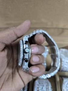 Reloj de Hombre Personalizado con Movimiento Mecánico, Esfera Redonda con Diamantes Moissanite, Fecha Clásica con Números Romanos, Estilo Cronógrafo, Regalo - Product Image 4