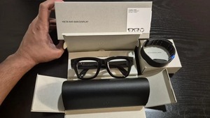 Gafas Inteligentes Ray-Ban Meta AI Display 2026 de Fábrica y Set de Neural Band, USB-C, Negras, Estuche de Carga, Bluetooth y Wi-Fi - Product Image 1