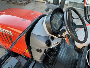 Tractor Kubota M7151 usado de 120HP con cabina cerrada para la venta. - Product Image 6