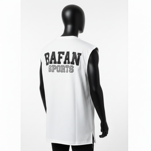 T-shirt 100% coton pour homme, coupe ample, imprimé, sans manches, en jersey de coton doux, tissu blanc, logo en strass transféré sur denim. - Product Image 6