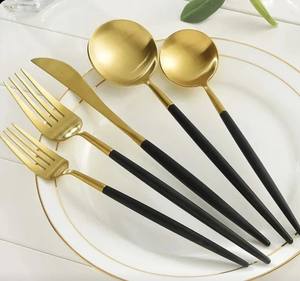 El último diseño lujoso cuchillo tenedor y cuchara conjunto negro y chapado en oro con alta calidad y acabado hecho a mano para uso en el hogar y el café - Product Image 1