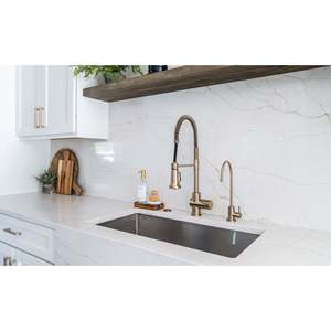 Placa de Cuarzo Moderna, Resistente al Agua y Duradera, Sereno Gold Vadara, para Aplicaciones en Cocina y Pared - Product Image 5