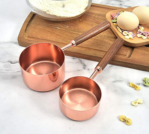 Juego de tazas medidoras ecológicas de acero inoxidable, manijas de madera de nogal negro, 4 cucharas de oro rosa, diseño elegante de madera de Metal para hornear - Product Image 1