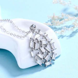 Collana in Argento Sterling con Cristallo a Goccia Taglio Baguette - Product Image 2